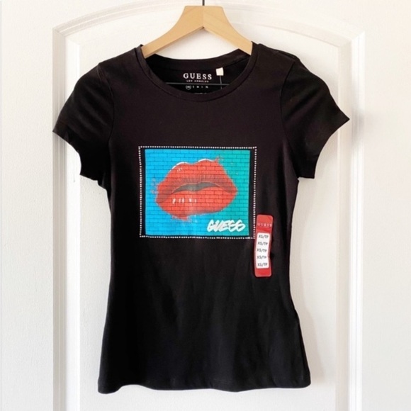 GUESS Anika Red Lips Short Sleeve Tee Shirt NEW - Picture 2 of 4